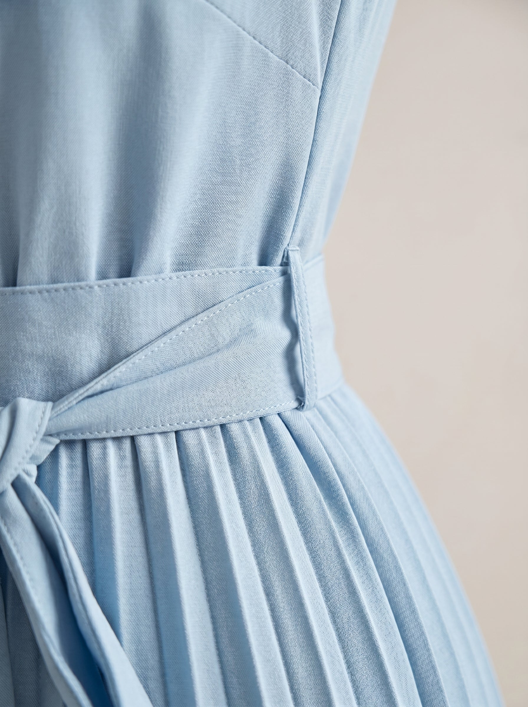 Nora | Elegant Pleated Midi Dress with Tie Waist & Mock Neck