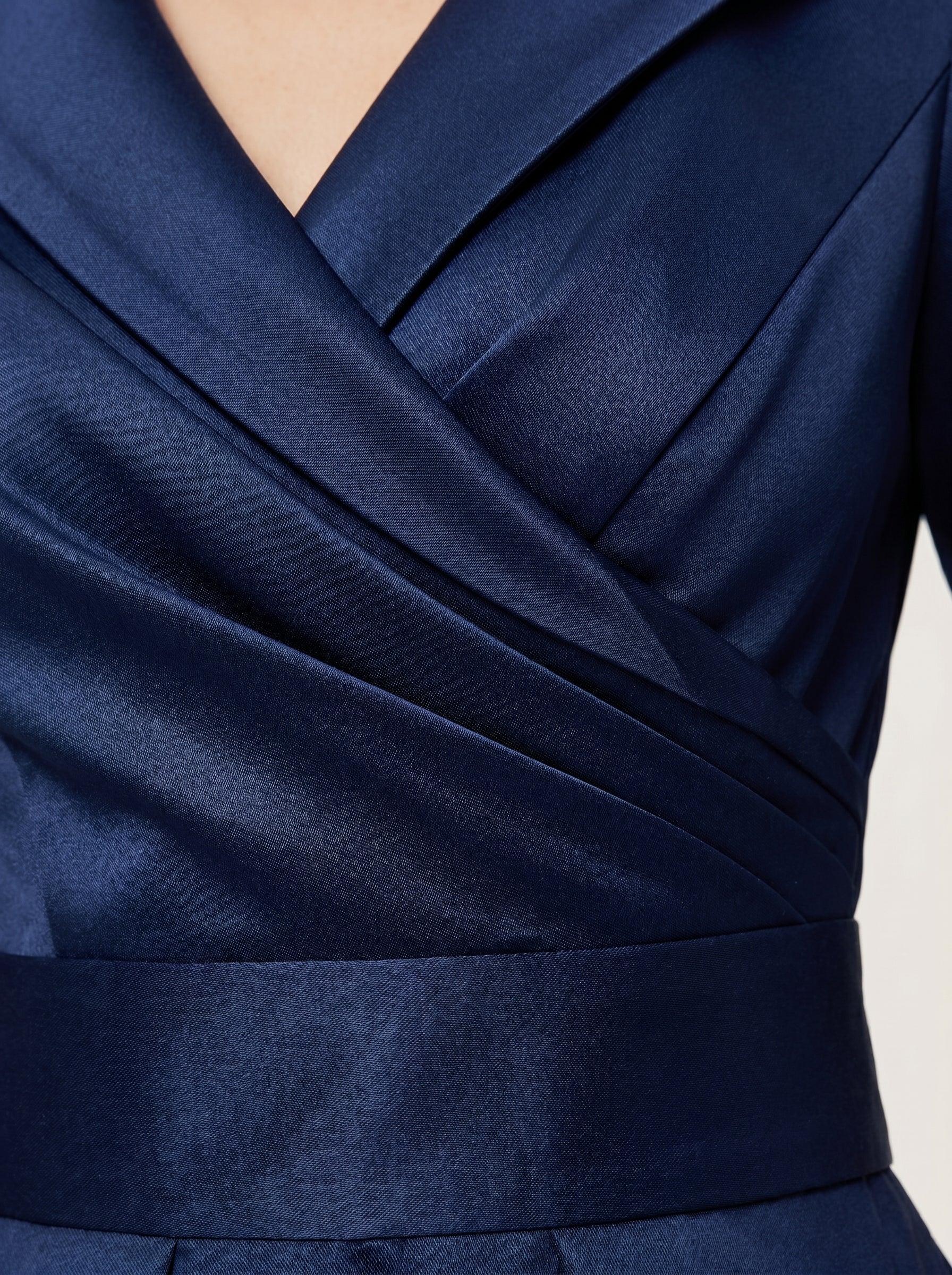 Vera | Elegant A-Line Midi Dress with Wrap V-Neck